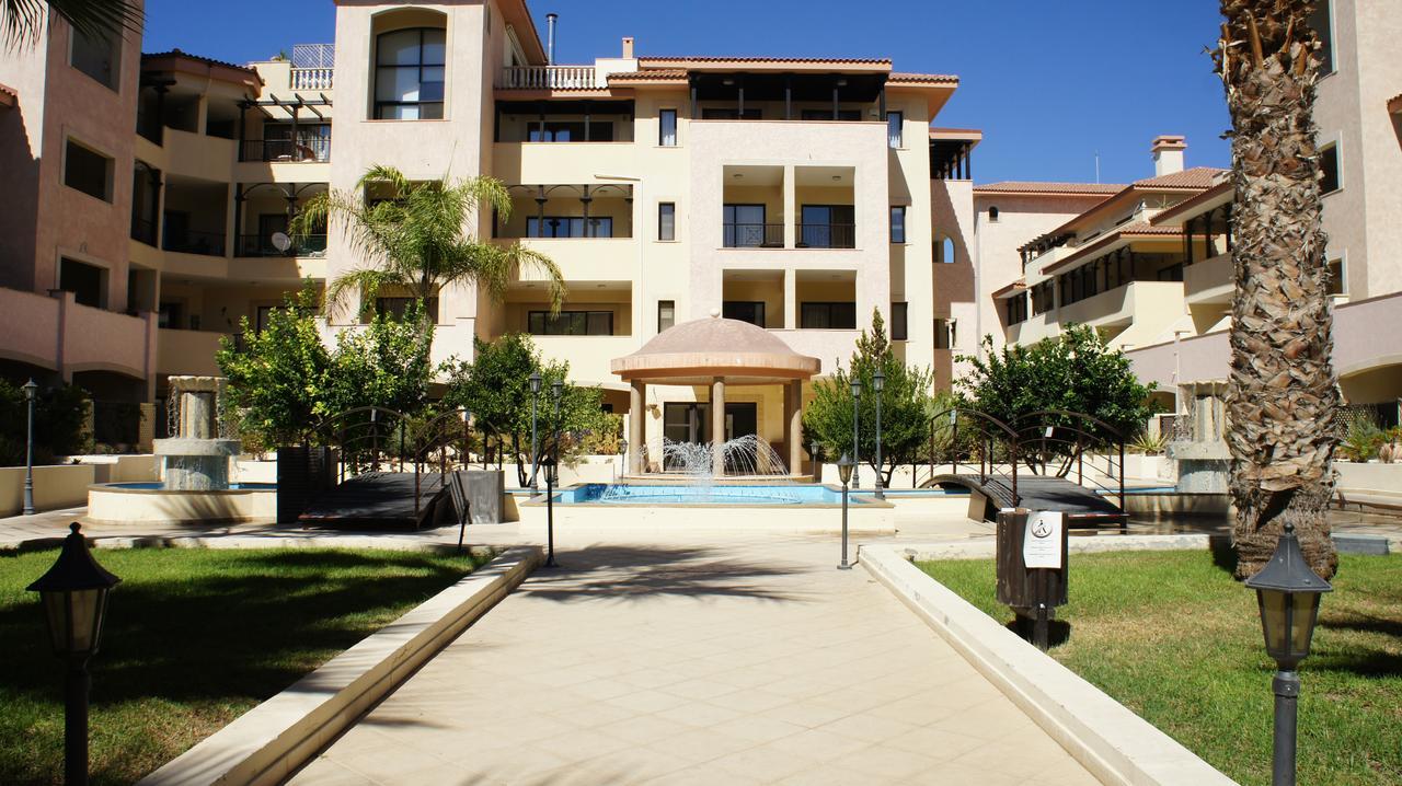 Townhouse Queens Gardens Paphos Room photo