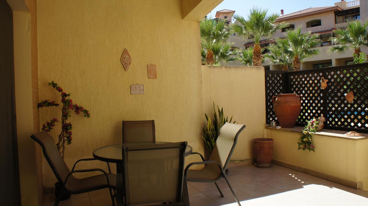 Townhouse Queens Gardens Paphos Room photo