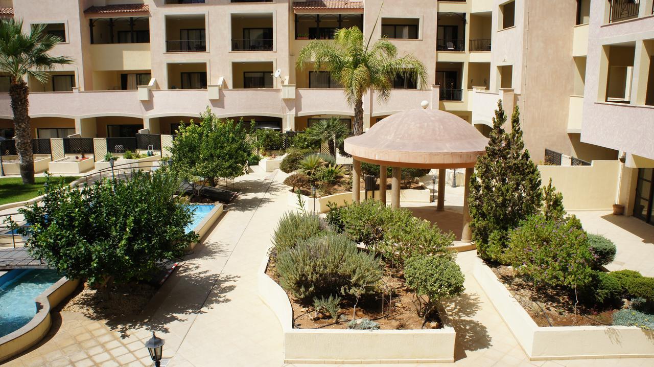 Townhouse Queens Gardens Paphos Exterior photo